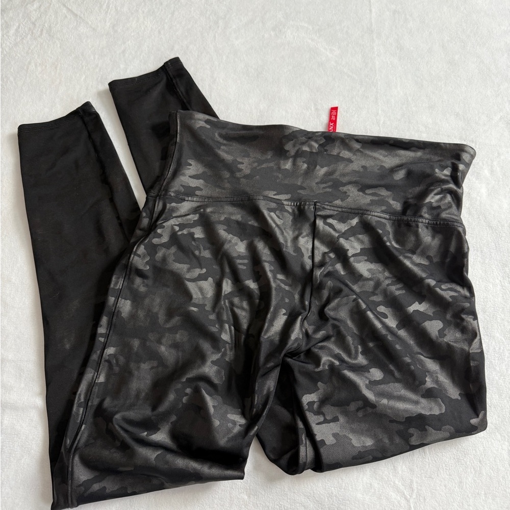 SPANX Black‎ Camo Leggings - Size XL - Picture 6 of 8
